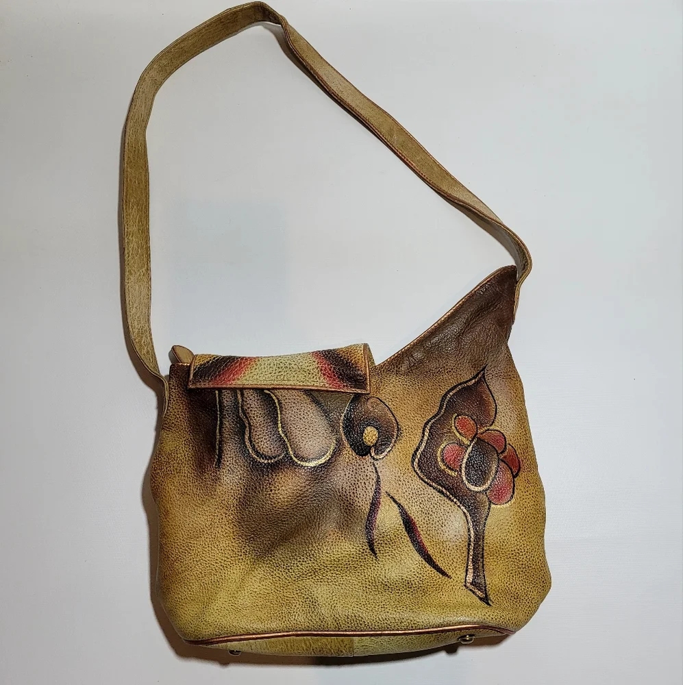 Magnifique hand painted distressed multi colored womans purse w/zipper closure